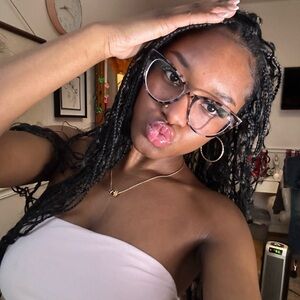 Meet your Posher, Valerie